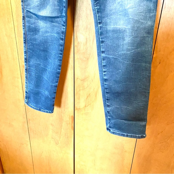 Seven7 High Rise skinny jeans color euphoria light wiskering - Picture 6 of 15